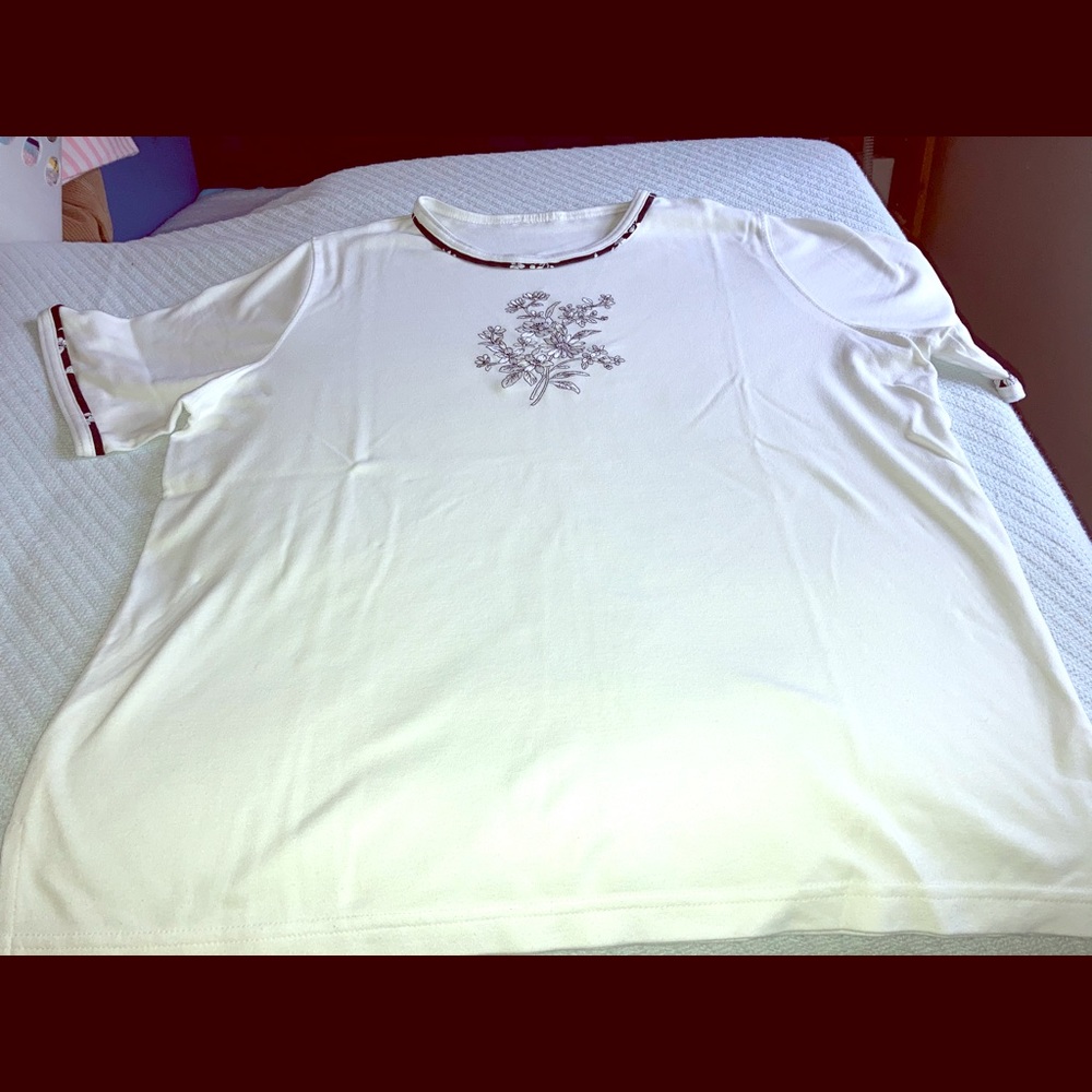 Short sleeve pullover top
